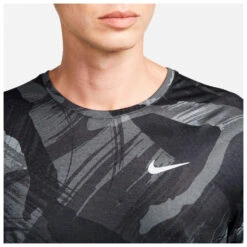 Nike Dri-FIT Miler - Laufshirt 14 Nike Dri-FIT Miler - Laufshirt -StilWelt Verkäufe nike dri fit miler laufshirt detail 5