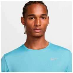 Nike Dri-FIT UV Miler - Laufshirt 11 Nike Dri-FIT UV Miler - Laufshirt -StilWelt Verkäufe nike dri fit uv miler laufshirt detail 4